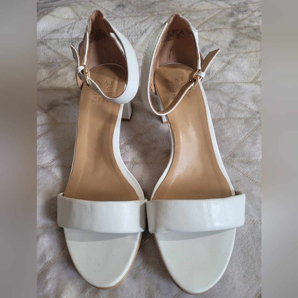 Naturalizer Vera Sandal White Size 9.5 slim ankle strap Heels Sandals